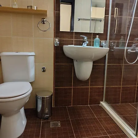 Family Royal Tower בנסקו